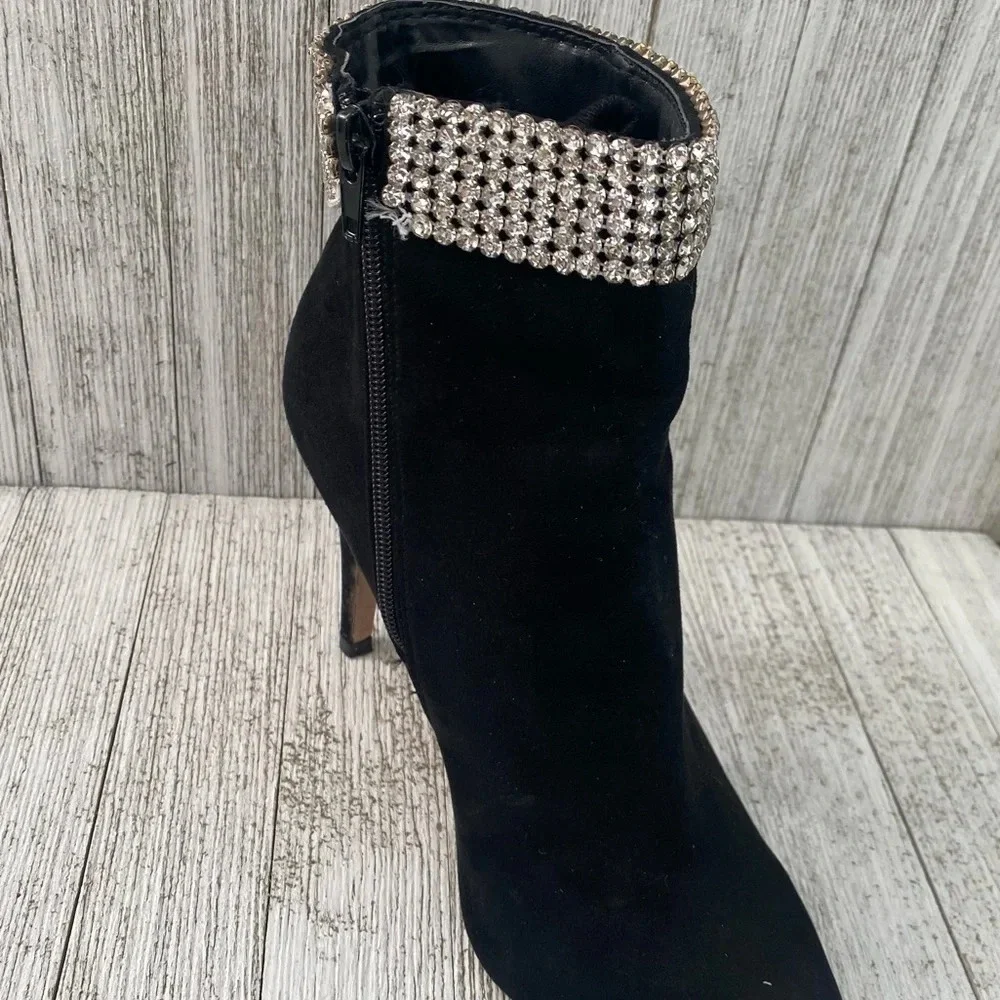 NEW YORK & COMPANY RHINESTONE-CUFF HEEL BOOTIE SIZE 10